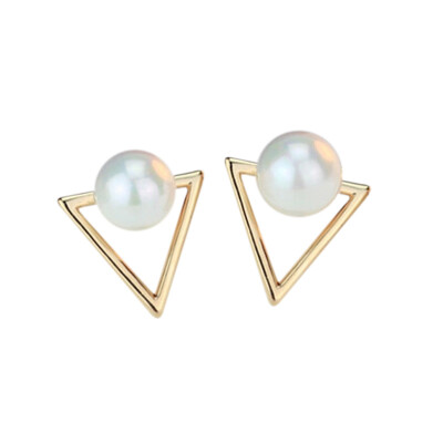 

2019 nEW Women New Style Triangle Shape Pearl Exquisite All-match Elegant Personality Concise Stud Earrings