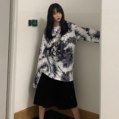Woman Tie Dye Harajuku Funny Tshirt Autumn Round Neck Loose Japanese Style Tops Streetwear Loose long Sleeve T-shirt
Woman Tie Dye Harajuku Funny Tshirt Autumn Round Neck Loose Japanese Style Tops Streetwear Loose long Sleeve T-shirt