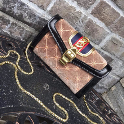 Fashion embroidery velvet rhombic pu leather chain hand bag women Blue Patchwork diamond quilted Inclined shoulder bag
Fashion embroidery velvet rhombic pu leather chain hand bag women Blue Patchwork diamond quilted Inclined shoulder bag