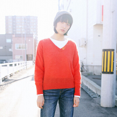 And with pure Raincun C6145 mohair red sweater female v-neck pullover wool ulzzang sweater orange red C6145JR0L
And with pure Raincun C6145 mohair red sweater female v-neck pullover wool ulzzang sweater orange red C6145JR0L