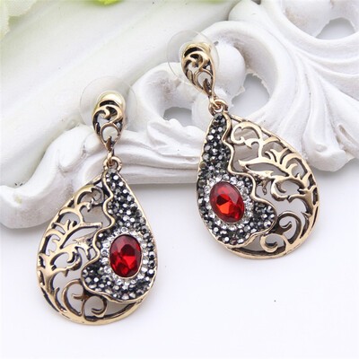 Винтаж турецких женщин длинный круглый серьги полые цветы смолы ювелирные изделия античный золотой цвет воды падение этнических Ин
Винтаж турецких женщин длинный круглый серьги полые цветы смолы ювелирные изделия античный золотой цвет воды падение этнических Ин