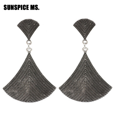 Trendy Bohemia Women Long Metal Sector Drop Earrings Antique Gold Color Big Egyptian Drop Earring Turkish Ethnic Wedding Jewelry
Trendy Bohemia Women Long Metal Sector Drop Earrings Antique Gold Color Big Egyptian Drop Earring Turkish Ethnic Wedding Jewelry