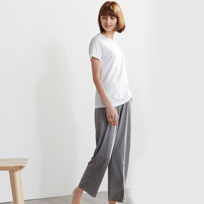 Little nurse pajamas home service men&women can wear short-sleeved home service in summer JDT004 loose gray strip 175105
Little nurse pajamas home service men&women can wear short-sleeved home service in summer JDT004 loose gray strip 175105