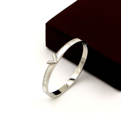 Fashion Korean V Bangle Letter Shell Bracelet Women Titanium Steel Natural Mother Bell Bracelet Jewelry
Fashion Korean V Bangle Letter Shell Bracelet Women Titanium Steel Natural Mother Bell Bracelet Jewelry