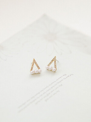 ONICE 925 Sterling Silver Eearing with Triangle Design accented Cultured Pearls WQE017
ONICE 925 Sterling Silver Eearing with Triangle Design accented Cultured Pearls WQE017