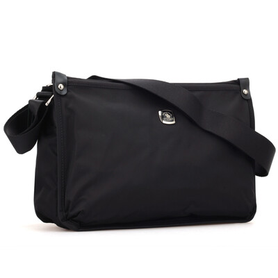 St. Paul's men's casual shoulder Messenger bag male black canvas bag male bag IPAD bag
St. Paul's men's casual shoulder Messenger bag male black canvas bag male bag IPAD bag