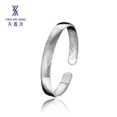 Tian Xin Yang Qiang silver bracelet opening rough thread car flower bracelet about 35-37g
Tian Xin Yang Qiang silver bracelet opening rough thread car flower bracelet about 35-37g