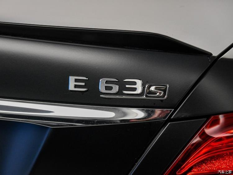 适用于新款奔驰c63se63s字标车身贴奔驰glc63sgle63s车标黑色后尾标