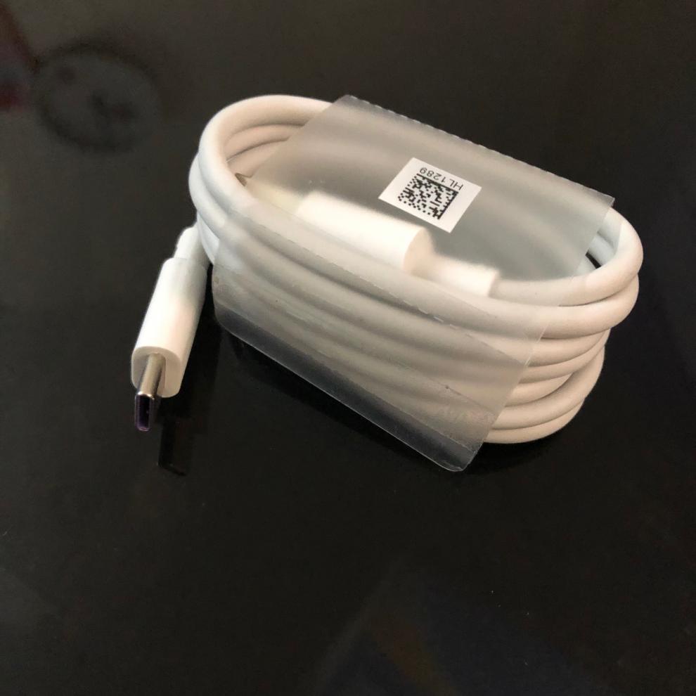 筱岙 华为荣耀x10包装盒子x10配件充电器头数据线展示