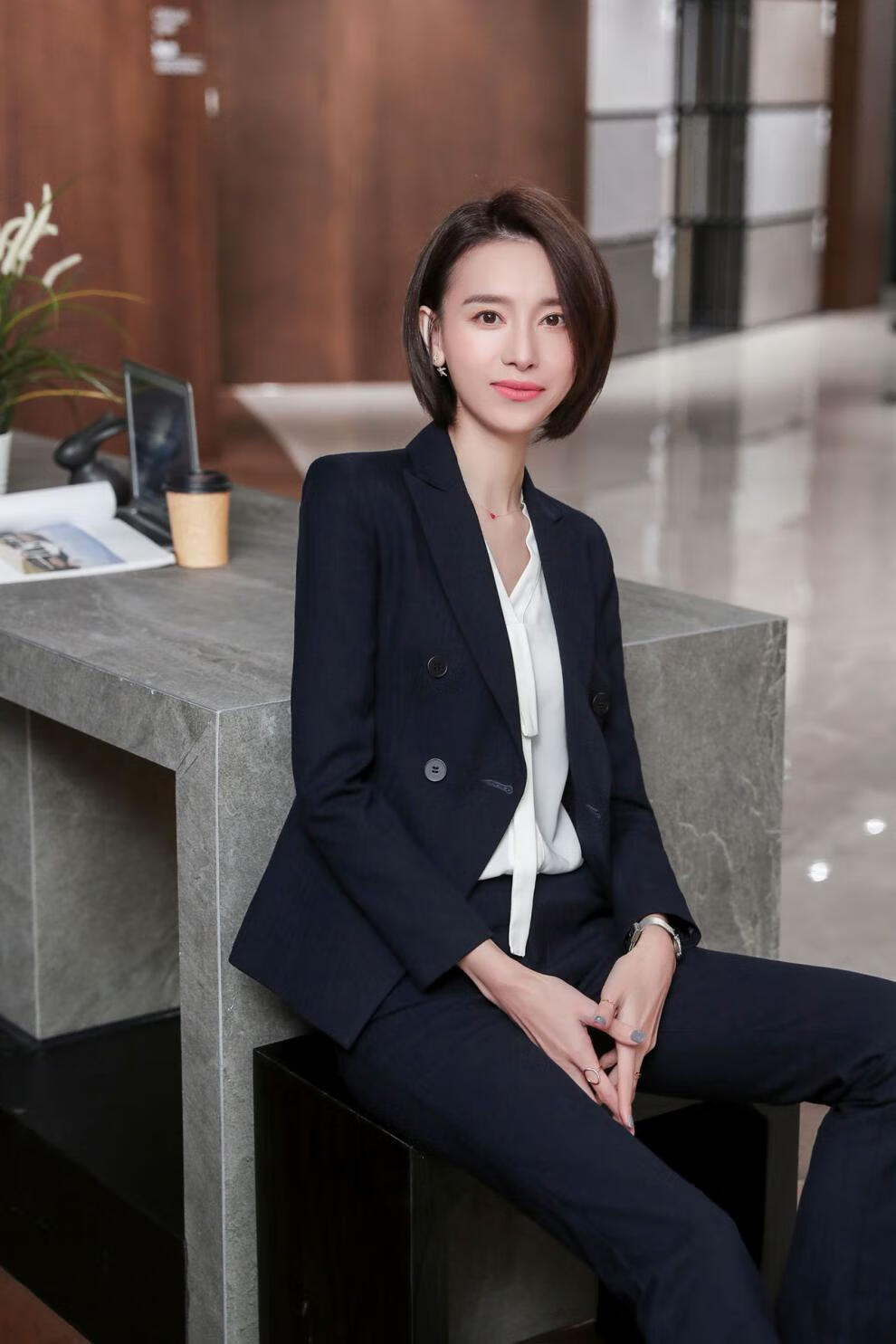 播音艺考主持人上镜服装女秋冬职业装珠宝店酒店大堂经理套装女2019