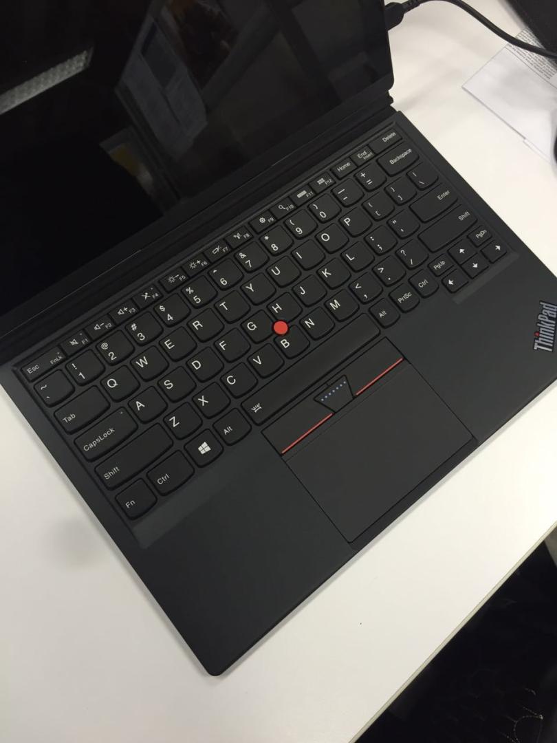 刚开始还因为价格犹豫了一下,618连苹果都有活动,就是thinkpad X1不打折,其他均有折扣,拿到产品后真心喜欢,不愧是Thinkpad,好货不便宜,做工样式一流,超薄款,而且轻便携带,商务人士的首选。喜欢的就不要犹豫了,买下,保不后悔。