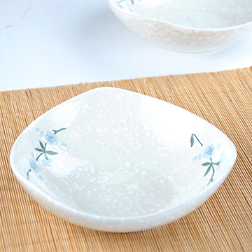 
                                        樱之歌 纯手绘雪花釉日式素瓷三角盘（2只）                