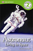 Dk Readers L2 Astronaut Living In Space huismerk kopen in de aanbieding