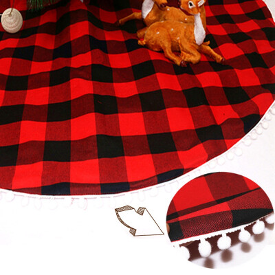 

Red And Black Plaid Design Christmas Tree Skirt With White Pom Poms Xmas Tree Decorative Apron Mat Holiday Home Decor Supplies