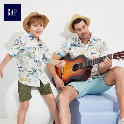 

GAP flagship store childrens clothing boy comfortable cotton map printing short-sleeved wide-neck shirt 307759 light sense white 110cm