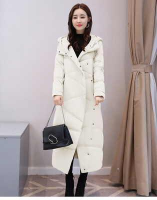 

Chāo cháng kuǎn yǔróngfú nǚguò xī jiāzhǎng 2018 dōngjì jiā hòu bǎonuǎn wàitào 235000 Extra long down jacket womens over the kne