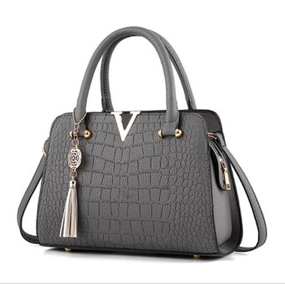

Woman Fashion Crocodile Leather V Letters Designer Handbags Luxury Quality Lady Shoulder Crossbody Bags Fringed Messenger Bag