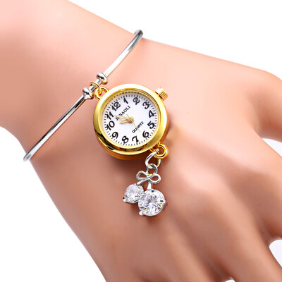 

JUBAOLI 1105 Bracelet Female Quartz with Diamond Pendant Round Dial