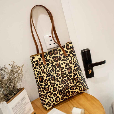 

Tailored Fashion Womens Leopard Large-Capacity Retro Bag Handbag Student Messenger Bag