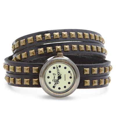 

Womens Vintage Rivets Bracelet Wrist Watch