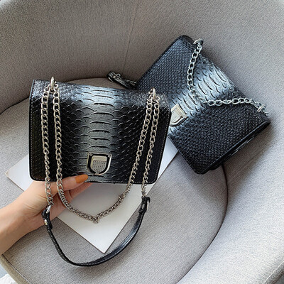 

Qiao Bani 2019 new European&American style fashion snakeskin hit color small square bag tide shoulder diagonal female bag
