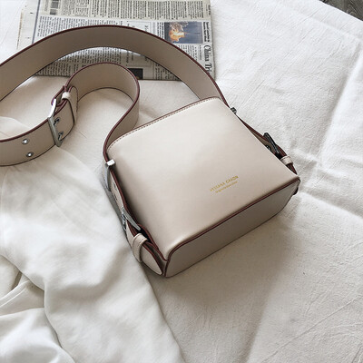 

Summer new texture bag female 2019 new Korean version of the wild single shoulder slung fashion casual simple small square bag