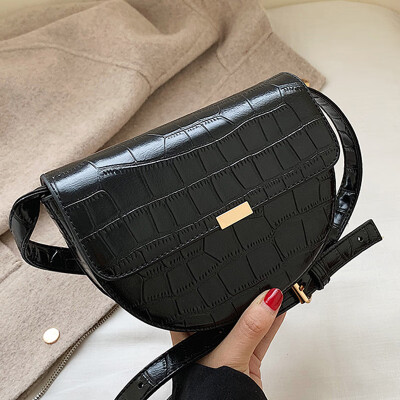 

The new 2019 fashion semi-circle bag retro crocodile pattern saddle bag simple shoulder Messenger bag womens bag