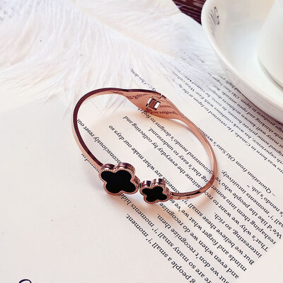 

Rose gold titanium steel bracelet female does not fade Korean version of four-leaf clover bracelet simple student wild retro wrist