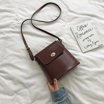 

2019 new net red casual bucket bag female Korean version of the simple wild shoulder bag chic fashion retro Messenger bag
