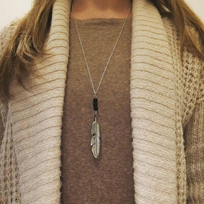 

Europe&the United States cross-border new long paragraph large feather pendant necklace fashion wild volcanic stone beads necklace