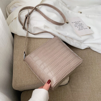 

New high-end bag female 2019 new chic Korean fashion crocodile pattern wild shoulder slung bucket bag