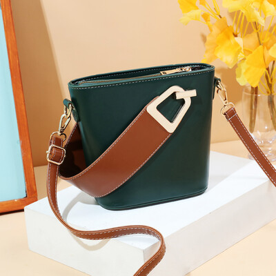 

On the new womens bucket bag simple red Joker fashion small portable shoulder bag Messenger bag women