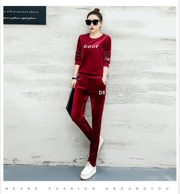 

Fall 2018 new Korean version of the fashionable golden fleece bodysuit casual sportswear two-piece womens wear