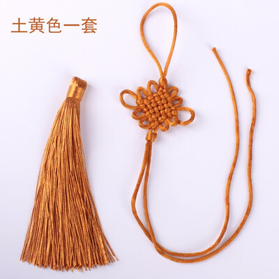 

Exquisite Chinese knot pendant features handmade crafts