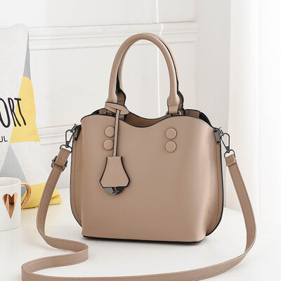 

2019 new elegant fashion trend handbag rivet fashion handbags Europe&the United States big bag shoulder bag