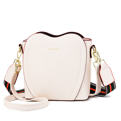 

Bau Bao Nus Summer Fresh Heart-shaped Simple Oblique Bag One Shoulder Korean Version Baitaoyang Temperament Sense ins