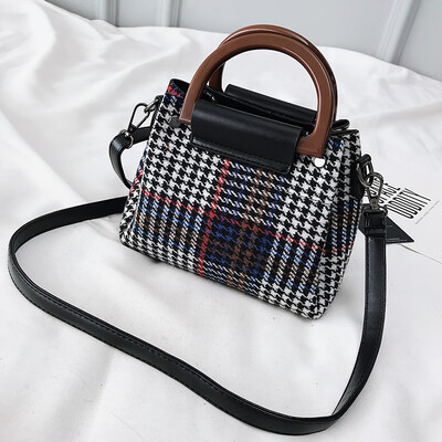 

New houndstooth bag female 2019 new wave Korean version of the wild single shoulder slung portable fashion woolen small square bag