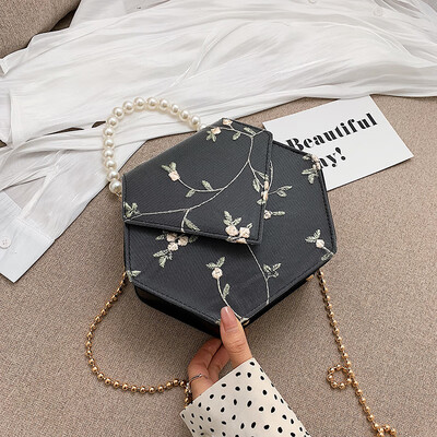 

Bag female bag new 2019 slung summer new Korean version of the wild shoulder fashion chain portable lace pouch