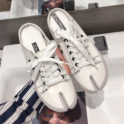 

Canvas slippers for women wearing summer Korean version of Baitao lace-up half-dragged split-toed leopard-print flat-soled Muller