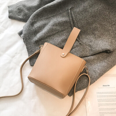 

2018 autumn&winter new Korean ins simple&versatile handbag casual shoulder retro slung female small bag