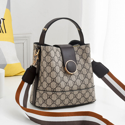 

Female bag 2019 spring&summer new Korean fashion handbag cool shoulder shoulder Messenger bag