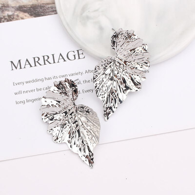 

Bohemia Big Leaves Pendant Earrings for Women New Design Fashion Metal Leaf Earrings Wedding Jewelry Exaggerated Christmas Gift