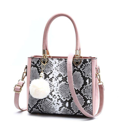 

Tailored Women Retro Serpentine Leather Bags Shoulder Bags Plush Pendent Casual Tote
