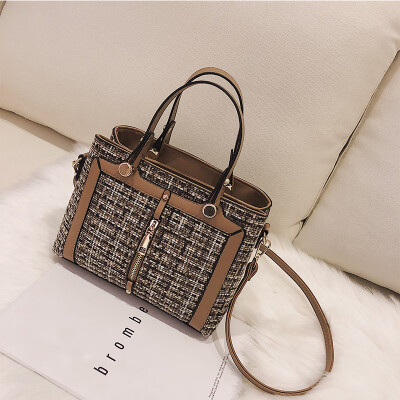 

Small bag female 2019 new wave Korean version of the wild Messenger shoulder shoulder fashion casual shopping bag shaped woolen small square bag