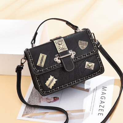 

In summer the fashion personality handbag in the Korean version of the new womens fashion handbag is slanted with one shoulder a