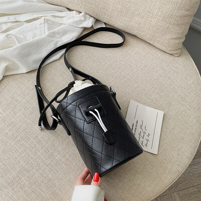

Advanced sense of foreign style womens bag ins Lingge mini bag new 2019 simple bucket bag shoulder Messenger bag