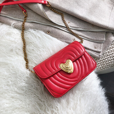 

Qiao Bani 2019 new Korean fashion Dongdaemun wild peach heart chain small square bag shoulder diagonal female bag tide
