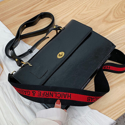

Hong Kong Wind Retro Pocket Womens 2019 New Qiuhan Single Shoulder Oblique Pants University Bag