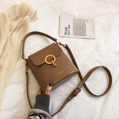 

Chic retro wild bag female 2019 new Korean fashion single shoulder texture casual portable slung bucket bag