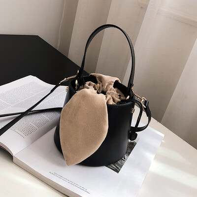 

New chic bag female 2019 new Korean version of the wild shoulder slung ins fashion portable leisure bucket bag